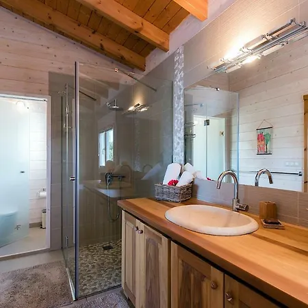 Eden Villa *