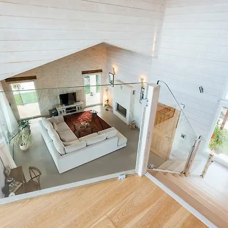 Eden Villa *